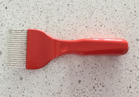Capping scratcher tool used to extract honey
